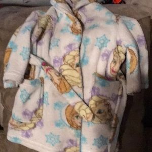 toddler “Frozen” bathrobe